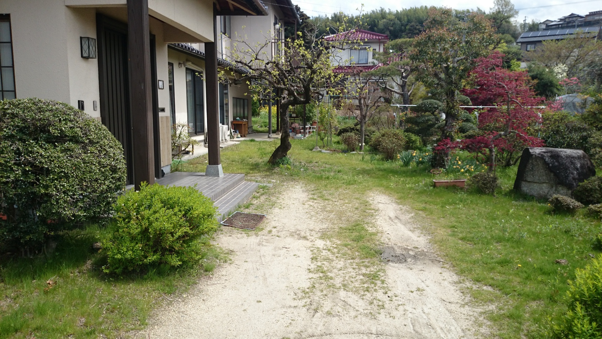 駐車場コンクリート、飯田市庭つくり、外構工事、ガーデン、ガーデニング
